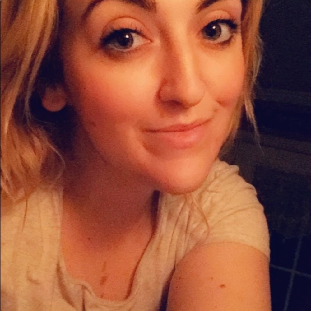 Meet your Posher, Jessica.